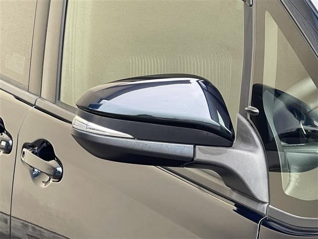 ノア Ｓｉ　４ＷＤ　フルセグ　メモリーナビ　ＤＶＤ再生　後席モニター　バックカメラ　衝突被害軽減システム　ＥＴＣ　両側電動スライド　ＬＥＤヘッドランプ　乗車定員７人　３列シート　ワンオーナー　記録簿（6枚目）