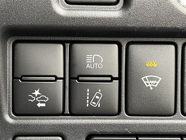 ノア Ｓｉ　４ＷＤ　フルセグ　メモリーナビ　ＤＶＤ再生　後席モニター　バックカメラ　衝突被害軽減システム　ＥＴＣ　両側電動スライド　ＬＥＤヘッドランプ　乗車定員７人　３列シート　ワンオーナー　記録簿（17枚目）