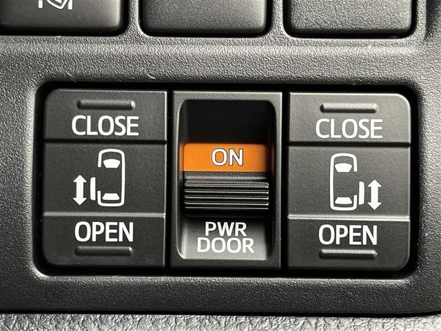 ノア Ｓｉ　４ＷＤ　フルセグ　メモリーナビ　ＤＶＤ再生　後席モニター　バックカメラ　衝突被害軽減システム　ＥＴＣ　両側電動スライド　ＬＥＤヘッドランプ　乗車定員７人　３列シート　ワンオーナー　記録簿（18枚目）