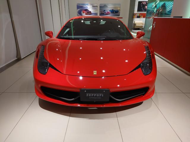 ４５８イタリア ベースグレード　Ｄ車　ＬＥＤカーボンステア　バックアイカメラ　２０インチスポーツホイール　カーボンリアディフューザー　カラードシートベルト　カーボンスクーデリアエンブレム　ルーフトリムレザー　スペシャルステッチ（3枚目）