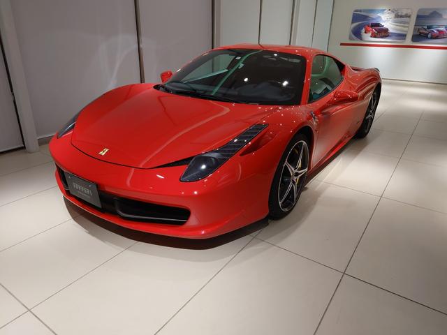 ４５８イタリア ベースグレード　Ｄ車　ＬＥＤカーボンステア　バックアイカメラ　２０インチスポーツホイール　カーボンリアディフューザー　カラードシートベルト　カーボンスクーデリアエンブレム　ルーフトリムレザー　スペシャルステッチ（4枚目）