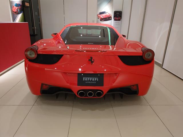 ４５８イタリア ベースグレード　Ｄ車　ＬＥＤカーボンステア　バックアイカメラ　２０インチスポーツホイール　カーボンリアディフューザー　カラードシートベルト　カーボンスクーデリアエンブレム　ルーフトリムレザー　スペシャルステッチ（9枚目）