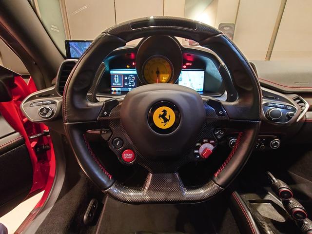 ４５８イタリア ベースグレード　Ｄ車　ＬＥＤカーボンステア　バックアイカメラ　２０インチスポーツホイール　カーボンリアディフューザー　カラードシートベルト　カーボンスクーデリアエンブレム　ルーフトリムレザー　スペシャルステッチ（55枚目）