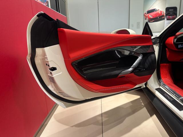 ２９６ＧＴＳ 　Ｄ車　１オーナー　ＯＰ９００　ＡＤＡＳフル　ダイヤモンドカット鍛造ホイール　カーボンインストゥルメンタル　サラウンドビュー　アルカンタラ＆レザーカーペット　カーボンリアディフューザー　リフター（36枚目）