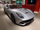 Ｆ１２ベルリネッタ ベースグレード　Ｄ車　フロントサスペンションリフター　スクーデリアフェラーリシールド　２０インチグリージョホイール　リアカメラ　スポーツシルカバー　内装レザーロッソカラー仕様　スペシャルカラーステッチ（2枚目）