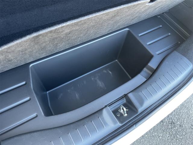 フィット ｅ：ＨＥＶホーム　４ＷＤ　ホンダセンシング　レーンキープ　レーダークルーズ　ナビＢｌｕｔｏｏｔｈバックカメラ　ＬＥＤオートハイビーム　ドラレコ　パーキングセンサー　スマートキー２個　サイドエアバック　ＵＳＢ　ＥＴＣ（26枚目）