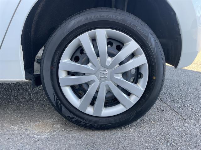 フィット ｅ：ＨＥＶホーム　４ＷＤ　ホンダセンシング　レーンキープ　レーダークルーズ　ナビＢｌｕｔｏｏｔｈバックカメラ　ＬＥＤオートハイビーム　ドラレコ　パーキングセンサー　スマートキー２個　サイドエアバック　ＵＳＢ　ＥＴＣ（64枚目）