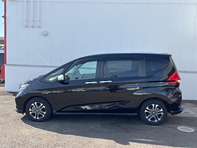 フリード＋ハイブリッド ハイブリッド・クロスター　ホンダセンシング　レーダークルーズ　レーンキープ　純正９インチナビＴＶＢカメラ　Ｂｌｕｔｏｏｔｈ　前後ドラレコ　ルーフレール　シートヒーター　ＬＥＤオートライト　ＥＴＣ　ＵＳＢ　両側ＰＷスライド（15枚目）