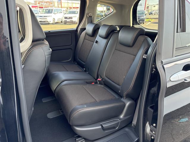 フリード＋ハイブリッド ハイブリッド・クロスター　ホンダセンシング　レーダークルーズ　レーンキープ　純正９インチナビＴＶＢカメラ　Ｂｌｕｔｏｏｔｈ　前後ドラレコ　ルーフレール　シートヒーター　ＬＥＤオートライト　ＥＴＣ　ＵＳＢ　両側ＰＷスライド（22枚目）