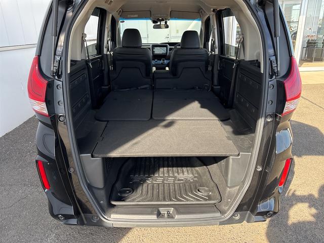 フリード＋ハイブリッド ハイブリッド・クロスター　ホンダセンシング　レーダークルーズ　レーンキープ　純正９インチナビＴＶＢカメラ　Ｂｌｕｔｏｏｔｈ　前後ドラレコ　ルーフレール　シートヒーター　ＬＥＤオートライト　ＥＴＣ　ＵＳＢ　両側ＰＷスライド（26枚目）