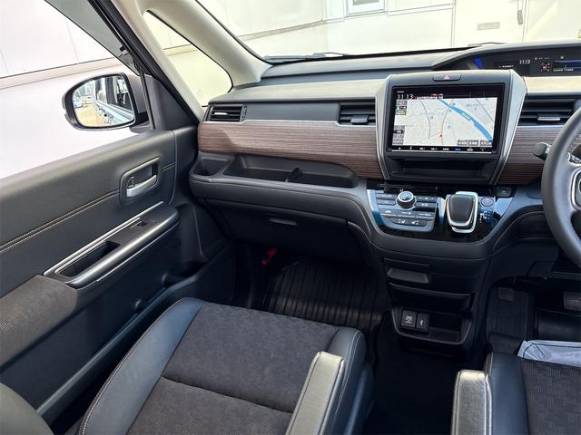 フリード＋ハイブリッド ハイブリッド・クロスター　ホンダセンシング　レーダークルーズ　レーンキープ　純正９インチナビＴＶＢカメラ　Ｂｌｕｔｏｏｔｈ　前後ドラレコ　ルーフレール　シートヒーター　ＬＥＤオートライト　ＥＴＣ　ＵＳＢ　両側ＰＷスライド（29枚目）