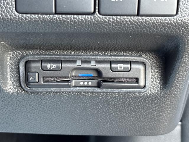 フリード＋ハイブリッド ハイブリッド・クロスター　ホンダセンシング　レーダークルーズ　レーンキープ　純正９インチナビＴＶＢカメラ　Ｂｌｕｔｏｏｔｈ　前後ドラレコ　ルーフレール　シートヒーター　ＬＥＤオートライト　ＥＴＣ　ＵＳＢ　両側ＰＷスライド（40枚目）