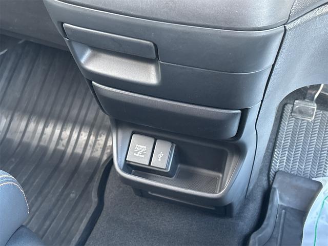 フリード＋ハイブリッド ハイブリッド・クロスター　ホンダセンシング　レーダークルーズ　レーンキープ　純正９インチナビＴＶＢカメラ　Ｂｌｕｔｏｏｔｈ　前後ドラレコ　ルーフレール　シートヒーター　ＬＥＤオートライト　ＥＴＣ　ＵＳＢ　両側ＰＷスライド（50枚目）