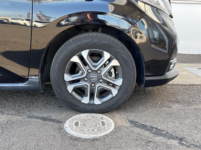 フリード＋ハイブリッド ハイブリッド・クロスター　ホンダセンシング　レーダークルーズ　レーンキープ　純正９インチナビＴＶＢカメラ　Ｂｌｕｔｏｏｔｈ　前後ドラレコ　ルーフレール　シートヒーター　ＬＥＤオートライト　ＥＴＣ　ＵＳＢ　両側ＰＷスライド（64枚目）