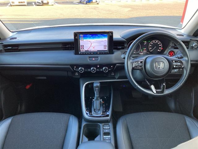 ヴェゼル ｅ：ＨＥＶ　Ｚ　４ＷＤ　ＯＰフロントグリル　ＯＰフロント・リア・サイドロアースカート　禁煙１オーナー　８インチ純正ナビＴＶＢカメラ　Ｂｌｕｔｏｏｔｈ　シートヒーター　ＢＳＩ　ホンダセンシング　レーダークルー　ＵＳＢ（2枚目）