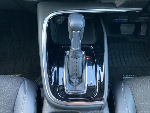 ヴェゼル ｅ：ＨＥＶ　Ｚ　４ＷＤ　ＯＰフロントグリル　ＯＰフロント・リア・サイドロアースカート　禁煙１オーナー　８インチ純正ナビＴＶＢカメラ　Ｂｌｕｔｏｏｔｈ　シートヒーター　ＢＳＩ　ホンダセンシング　レーダークルー　ＵＳＢ（28枚目）