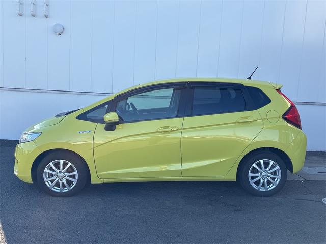 フィットハイブリッド Ｌパッケージ　衝突軽減装置　ナビＴＶＢカメラ　Ｂｌｕｔｏｏｔｈ　ＬＥＤオートライト　　ドラレコ　ＬＥＤオートライト　スマートキー２個　ＥＴＣ　ＵＳＢ　ハーフレザーシート　クルーズコントロール　サイドエアバック（15枚目）