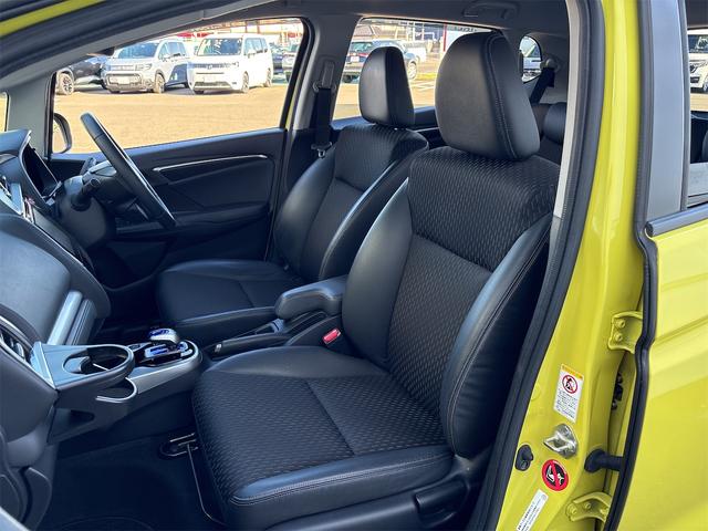 フィットハイブリッド Ｌパッケージ　衝突軽減装置　ナビＴＶＢカメラ　Ｂｌｕｔｏｏｔｈ　ＬＥＤオートライト　　ドラレコ　ＬＥＤオートライト　スマートキー２個　ＥＴＣ　ＵＳＢ　ハーフレザーシート　クルーズコントロール　サイドエアバック（21枚目）