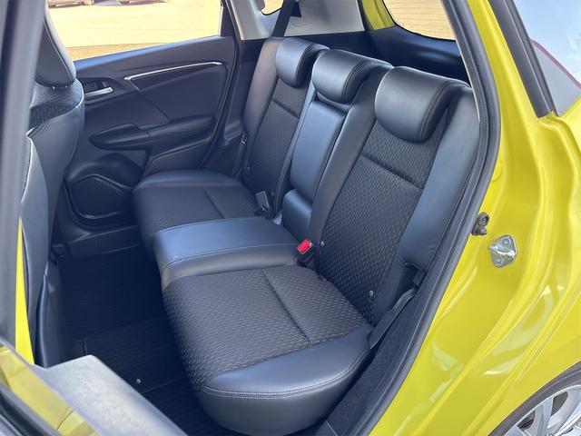 フィットハイブリッド Ｌパッケージ　衝突軽減装置　ナビＴＶＢカメラ　Ｂｌｕｔｏｏｔｈ　ＬＥＤオートライト　　ドラレコ　ＬＥＤオートライト　スマートキー２個　ＥＴＣ　ＵＳＢ　ハーフレザーシート　クルーズコントロール　サイドエアバック（22枚目）