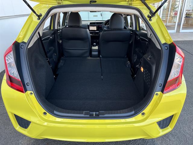 フィットハイブリッド Ｌパッケージ　衝突軽減装置　ナビＴＶＢカメラ　Ｂｌｕｔｏｏｔｈ　ＬＥＤオートライト　　ドラレコ　ＬＥＤオートライト　スマートキー２個　ＥＴＣ　ＵＳＢ　ハーフレザーシート　クルーズコントロール　サイドエアバック（28枚目）