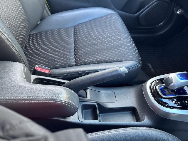 フィットハイブリッド Ｌパッケージ　衝突軽減装置　ナビＴＶＢカメラ　Ｂｌｕｔｏｏｔｈ　ＬＥＤオートライト　　ドラレコ　ＬＥＤオートライト　スマートキー２個　ＥＴＣ　ＵＳＢ　ハーフレザーシート　クルーズコントロール　サイドエアバック（48枚目）