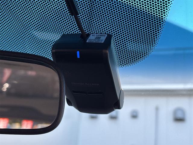 フィットハイブリッド Ｌパッケージ　衝突軽減装置　ナビＴＶＢカメラ　Ｂｌｕｔｏｏｔｈ　ＬＥＤオートライト　　ドラレコ　ＬＥＤオートライト　スマートキー２個　ＥＴＣ　ＵＳＢ　ハーフレザーシート　クルーズコントロール　サイドエアバック（52枚目）