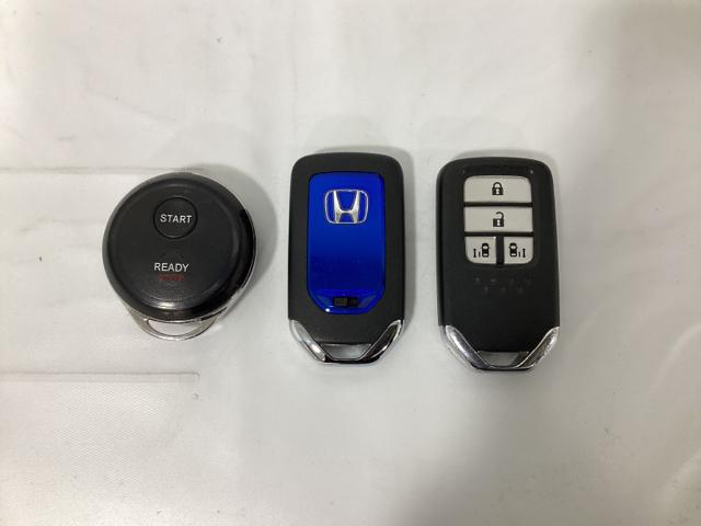 フリード＋ハイブリッド ハイブリッドＥＸ　ワンオーナー　ホンダセンシング　メモリーナビ　フルセグ　Ｂｌｕｅｔｏｏｔｈ　バックカメラ　リア席モニター　純正エンジンスターター　両側電動スライドドア　シートヒーター　ＬＥＤヘッドライト　ＥＴＣ（14枚目）