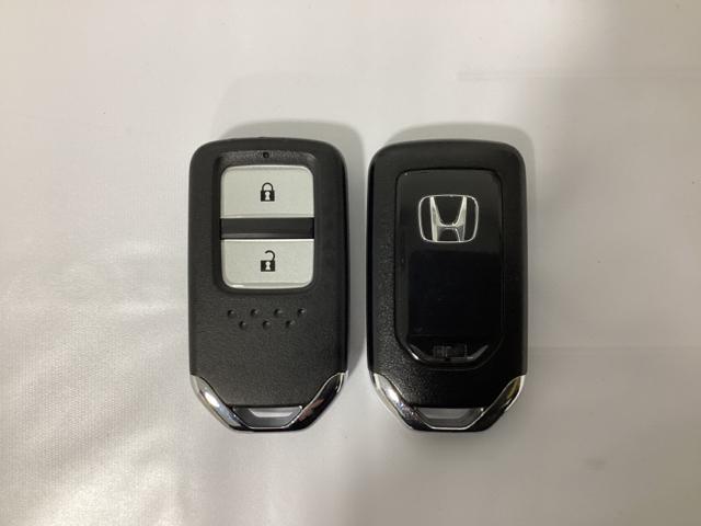 フィット ｅ：ＨＥＶホーム　ワンオーナー　ホンダセンシング　ドラレコ前後　いまコレ＋新品マット付　メモリーナビ　フルセグ　Ｂｌｕｅｔｏｏｔｈ　バックカメラ　ＥＴＣ　オートライト機能付ＬＥＤヘッドライト　光触媒抗菌消臭施工済（17枚目）