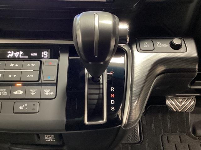 ステップワゴンスパーダ スパーダ・クールスピリットホンダセンシング いまコレ+新品・フロアカーペットマット付 光触媒抗菌消臭施工済 サイドエアバック スマートキ 左右電動スライドドア バックモニタ Wエアコン 地TV ナビ&TV 三列シート USB 助手席エアバッグ(12枚目)