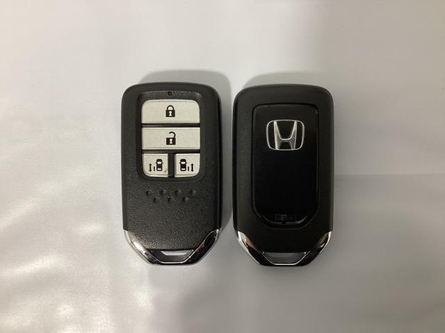 ステップワゴンスパーダ スパーダ・クールスピリットホンダセンシング いまコレ+新品・フロアカーペットマット付 光触媒抗菌消臭施工済 サイドエアバック スマートキ 左右電動スライドドア バックモニタ Wエアコン 地TV ナビ&TV 三列シート USB 助手席エアバッグ(18枚目)