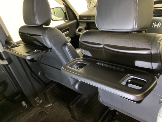 ステップワゴンスパーダ スパーダ・クールスピリットホンダセンシング いまコレ+新品・フロアカーペットマット付 光触媒抗菌消臭施工済 サイドエアバック スマートキ 左右電動スライドドア バックモニタ Wエアコン 地TV ナビ&TV 三列シート USB 助手席エアバッグ(25枚目)