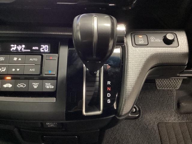 ステップワゴンスパーダ スパーダ 光触媒抗菌消臭施工済 衝突軽減B 横滑り防止 スマキー ナビ&TV Bモニター サイドエアバック キーレス ECON オートクルーズ USB接続 LEDライト 盗難防止 Wエアバッグ DVD PS(10枚目)