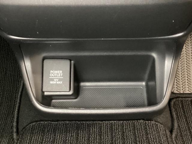 フリードハイブリッド ハイブリッド・Ｇホンダセンシング　７人乗り　ドライブレコーダー　両側電動スライドドア　純正ナビ　バックカメラ　Ｂｌｕｅｔｏｏｔｈ接続　ＬＥＤヘッドライト　ＥＴＣ　純正アルミホイール　ホンダセンシング　スマートキー　フルセグ　ＤＶＤ（17枚目）