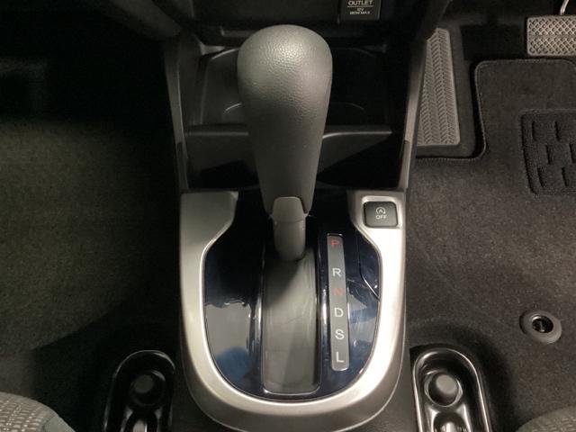 フィット 13G・Lパッケージ ワンオーナー いまコレ+新品マット付 CTBA(低速域衝突軽減ブレーキ/誤発進抑制機能)フロントカメラ サイドエアバッグ 純正ナビ Bluetooth バックカメラ LEDヘッドライト ETC(14枚目)