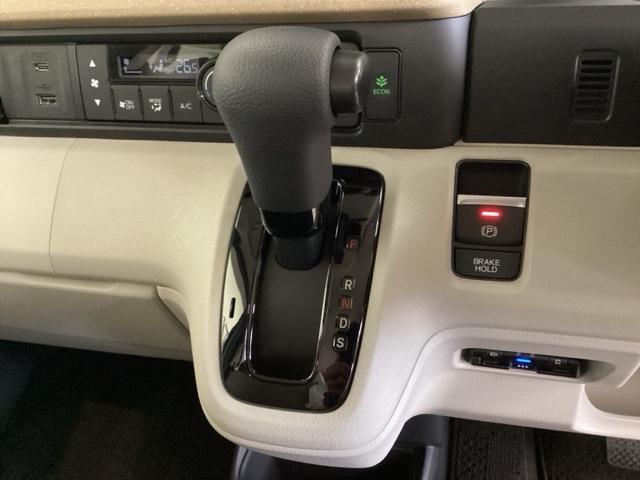 N-BOX ファッションスタイル 当社デモカー 中古スタッドレス ホンダセンシング 純正メモリーナビ、ドライブレコーダー前後 2、0ETC付 盗難防止装置 スマートキ USBポート LEDランプ バックモニター 1オーナー(11枚目)