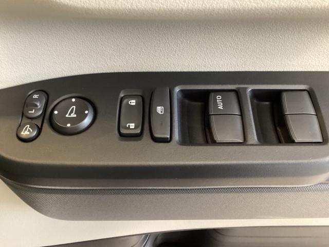 N-BOX ファッションスタイル 当社デモカー 中古スタッドレス ホンダセンシング 純正メモリーナビ、ドライブレコーダー前後 2、0ETC付 盗難防止装置 スマートキ USBポート LEDランプ バックモニター 1オーナー(24枚目)