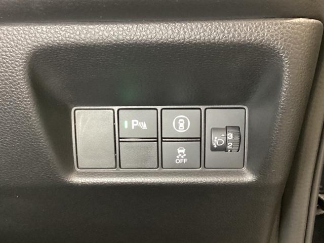 フィット ｅ：ＨＥＶホーム　ワンオーナー　ホンダセンシング　ドラレコ前後　２．０ＥＴＣ　ホンダコネクト対応メモリーナビ　フルセグ　Ｂｌｕｅｔｏｏｔｈ　ＵＳＢ　バックカメラ　障害物センー　オートライト機能付ＬＥＤヘッドライト（17枚目）