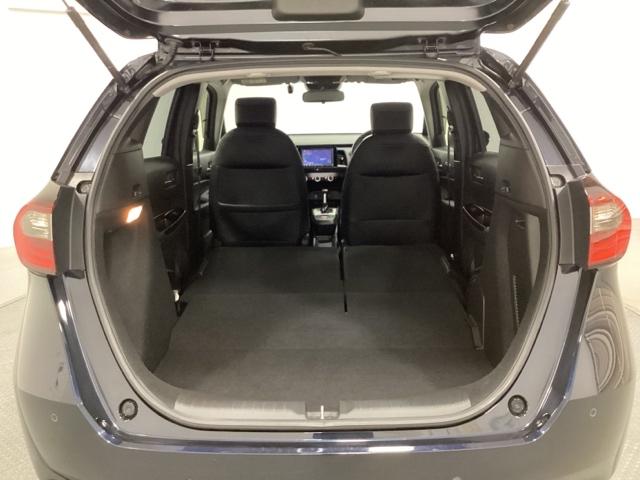 フィット ｅ：ＨＥＶホーム　ワンオーナー　ホンダセンシング　ドラレコ前後　２．０ＥＴＣ　ホンダコネクト対応メモリーナビ　フルセグ　Ｂｌｕｅｔｏｏｔｈ　ＵＳＢ　バックカメラ　障害物センー　オートライト機能付ＬＥＤヘッドライト（26枚目）