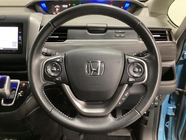 フリードハイブリッド ハイブリッド・Ｇホンダセンシング　２オーナー　６人乗り　純正エンジンスターター　メモリーナビ　フルセグ　Ｂｌｕｅｔｏｏｔｈバックカメラ　ＥＴＣリア席モニター　両側電動スライドドア　シートヒーター　オートライト機能付ＬＥＤヘッド　記録簿（16枚目）