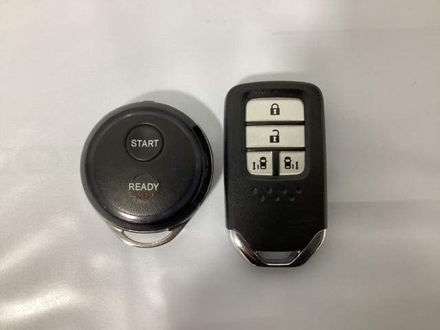 フリードハイブリッド ハイブリッド・Ｇホンダセンシング　２オーナー　６人乗り　純正エンジンスターター　メモリーナビ　フルセグ　Ｂｌｕｅｔｏｏｔｈバックカメラ　ＥＴＣリア席モニター　両側電動スライドドア　シートヒーター　オートライト機能付ＬＥＤヘッド　記録簿（17枚目）