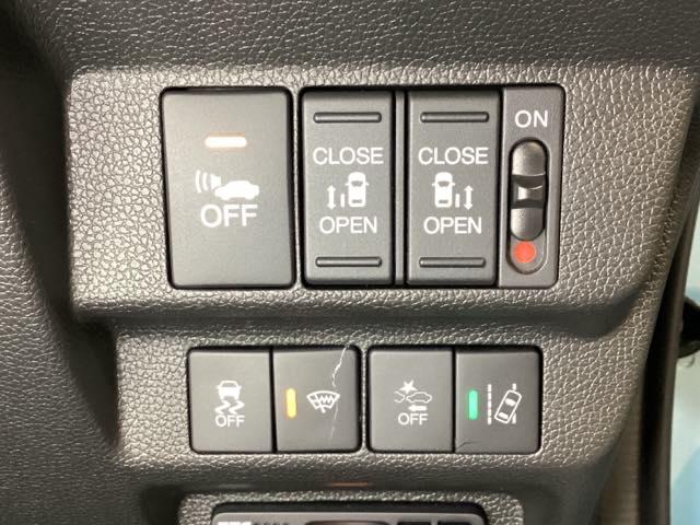 フリードハイブリッド ハイブリッド・Ｇホンダセンシング　２オーナー　６人乗り　純正エンジンスターター　メモリーナビ　フルセグ　Ｂｌｕｅｔｏｏｔｈバックカメラ　ＥＴＣリア席モニター　両側電動スライドドア　シートヒーター　オートライト機能付ＬＥＤヘッド　記録簿（18枚目）