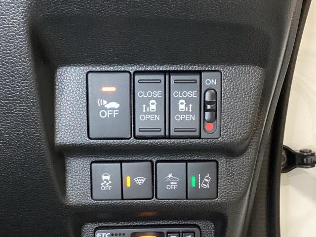 �����d���X���C�h�h�A�͉^�]�Ȃ��瑀�삪�ł���悤�A����X�C�b�`���t���Ă��܂��B�g���������Z���V���O�p�̂u�r�`�i�`�a�r�{�s�b�r�{������}���j�����ƘH�O��E�}���@�\�̃I���I�t�X�C�b�`�Ȃǂ�����܂��B