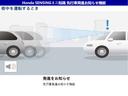 信号待ちや渋滞時の停車時に先行車が発進したことを知らせる『先行車発進お知らせ機能』を搭載しております。*車種等、装備の有無があります。