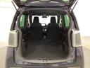 リアシートの背もたれを倒してさらに広々としたトランクスペースになります。段差も少なく荷物の出し入れもしやすくなっています。