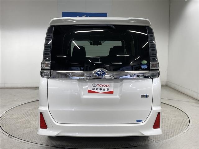 ヴォクシー ハイブリッドZS 煌 フルセグ メモリーナビ DVD再生 ミュージックプレイヤー接続可 後席モニター バックカメラ 衝突被害軽減システム ETC ドラレコ 両側電動スライド LEDヘッドランプ 乗車定員7人 3列シート(6枚目)