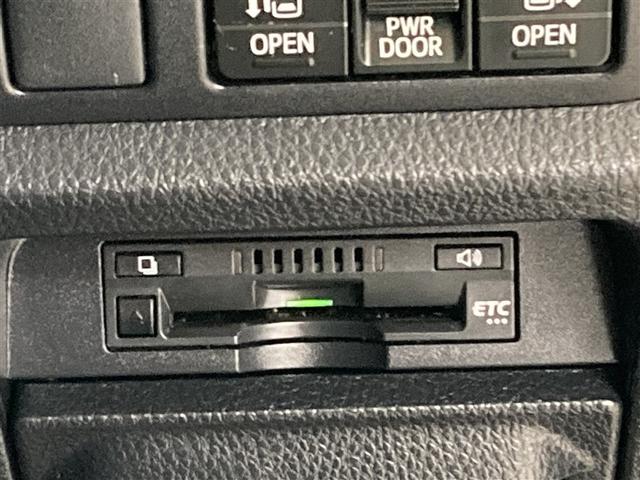 ヴォクシー ハイブリッドZS 煌 フルセグ メモリーナビ DVD再生 ミュージックプレイヤー接続可 後席モニター バックカメラ 衝突被害軽減システム ETC ドラレコ 両側電動スライド LEDヘッドランプ 乗車定員7人 3列シート(29枚目)