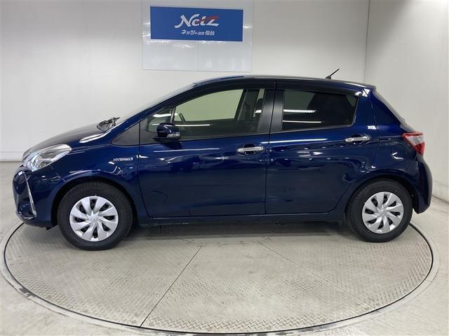 ヴィッツ ハイブリッドＦ　セーフティーエディションＩＩＩ　ワンセグ　メモリーナビ　バックカメラ　衝突被害軽減システム　ＥＴＣ　ＬＥＤヘッドランプ（4枚目）