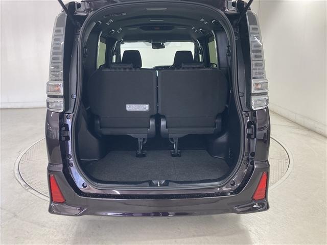 ヴォクシー ハイブリッドＺＳ　煌　フルセグ　メモリーナビ　ＤＶＤ再生　バックカメラ　衝突被害軽減システム　ＥＴＣ　両側電動スライド　ＬＥＤヘッドランプ　乗車定員７人　３列シート　ワンオーナー（12枚目）