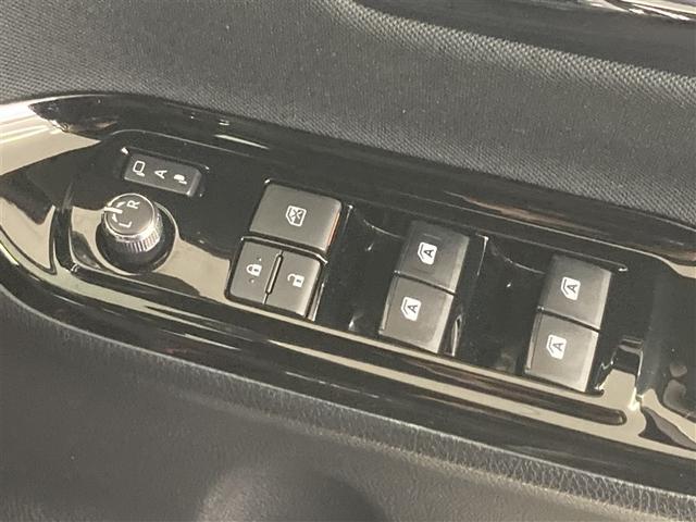 ヴォクシー ハイブリッドＺＳ　煌　フルセグ　メモリーナビ　ＤＶＤ再生　バックカメラ　衝突被害軽減システム　ＥＴＣ　両側電動スライド　ＬＥＤヘッドランプ　乗車定員７人　３列シート　ワンオーナー（29枚目）