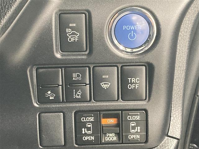 ヴォクシー ハイブリッドＺＳ　煌　フルセグ　メモリーナビ　ＤＶＤ再生　バックカメラ　衝突被害軽減システム　ＥＴＣ　両側電動スライド　ＬＥＤヘッドランプ　乗車定員７人　３列シート　ワンオーナー（30枚目）